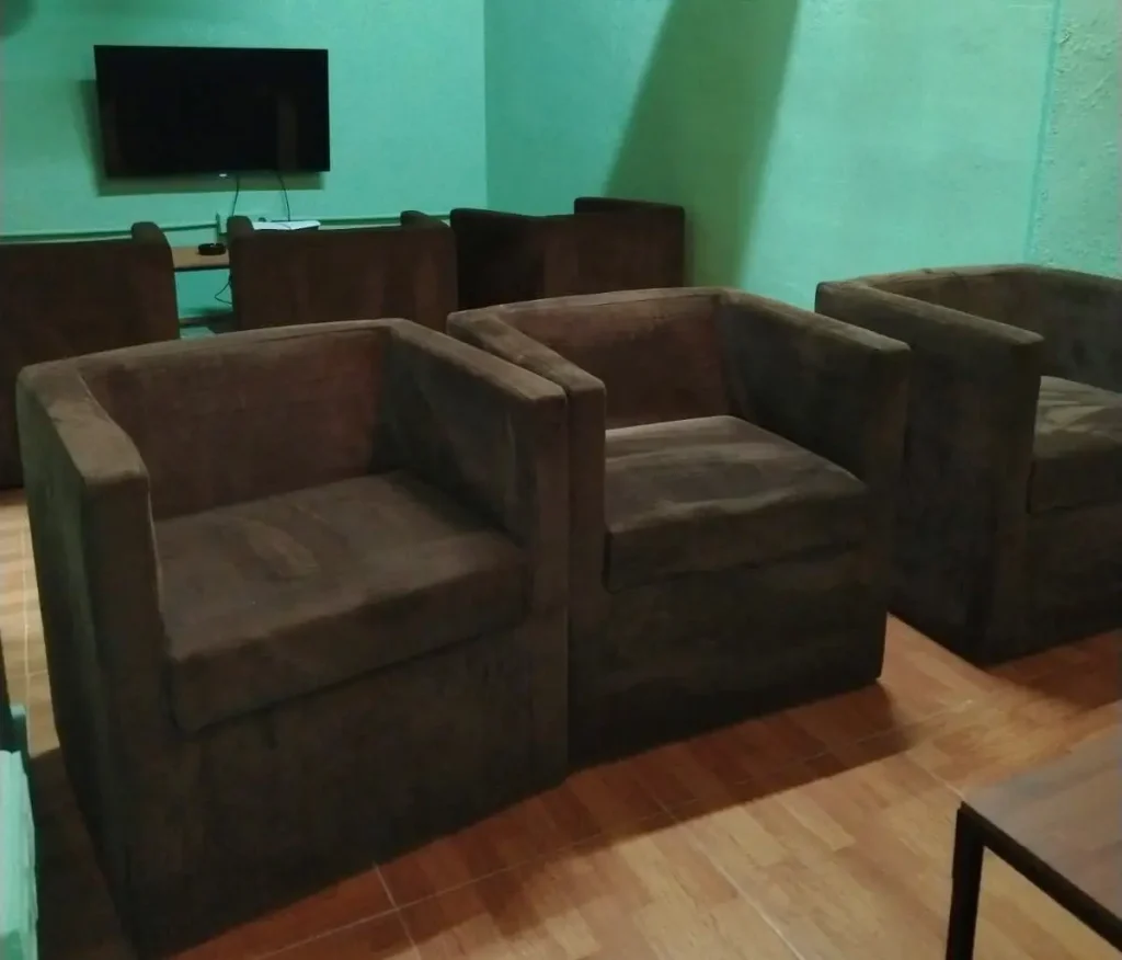 HOME 7 Sofás cómodos del área recreativa de Weed You Sevilla